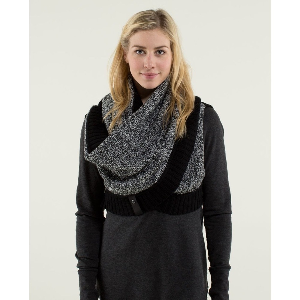 Lululemon Cozy Yogi Infinity Scarf